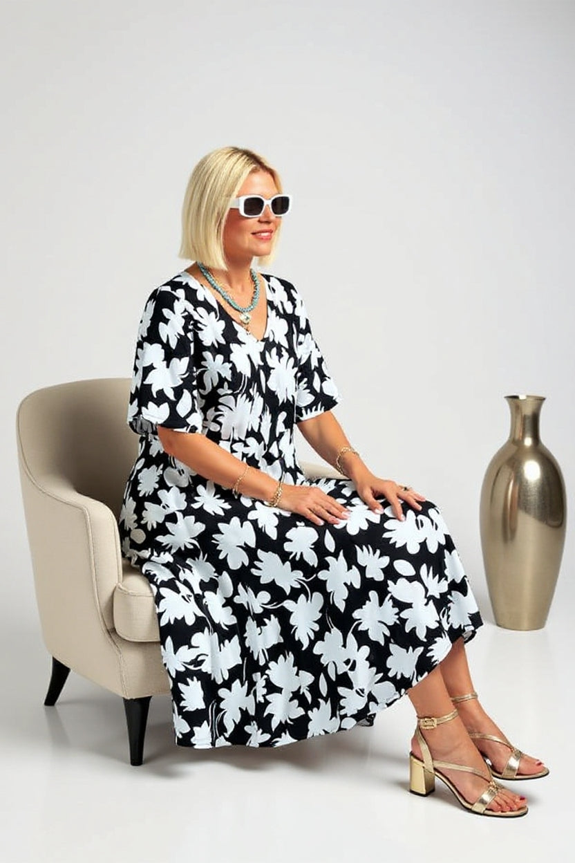 Patricia | Elegant dress with flattering tummy coverage